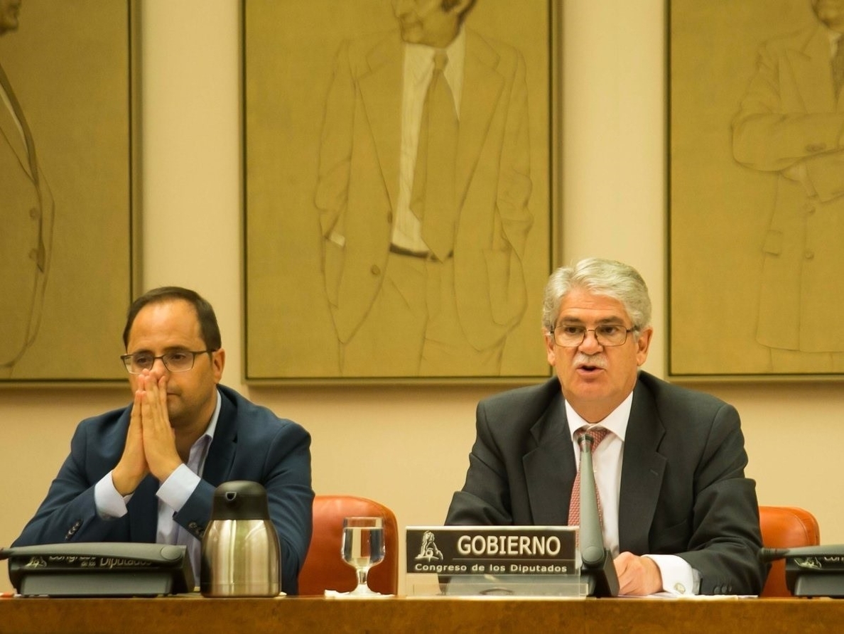 Dastis insiste en una salida «negociada y pacífica» para Venezuela y cree que «no es momento» de sanciones