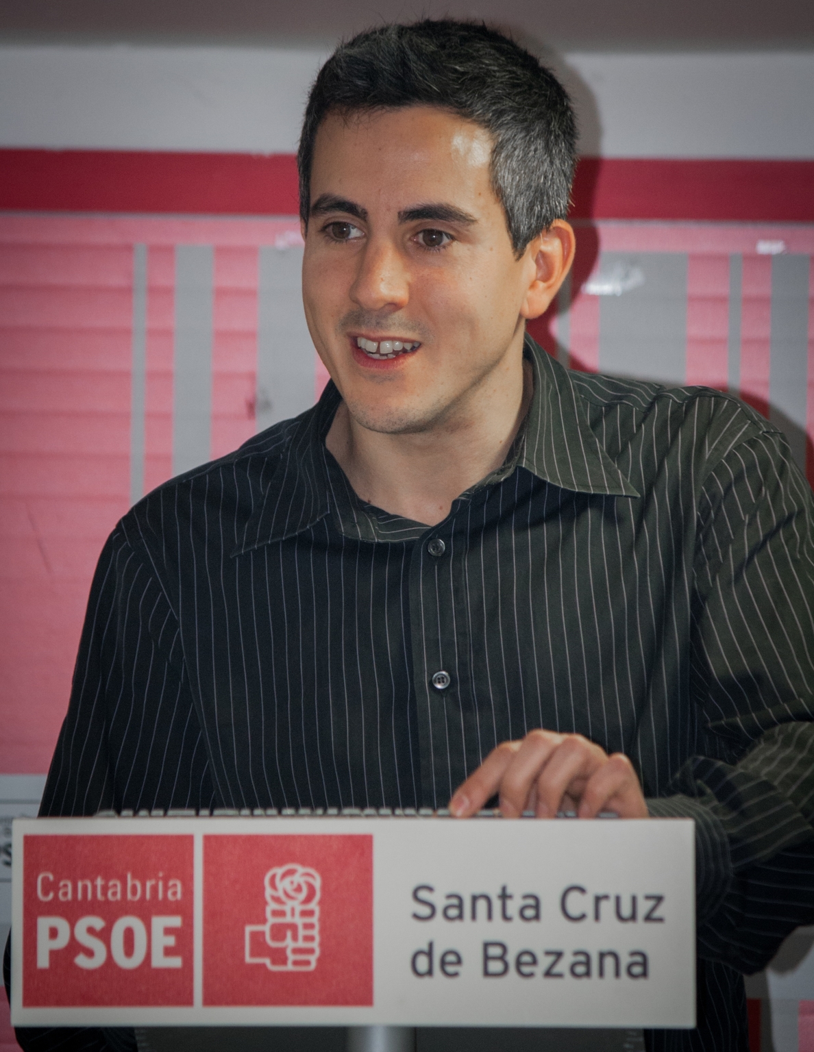 El »sanchista» Pablo Zuloaga gana las primarias del PSOE de Cantabria a Díaz Tezanos por 166 votos