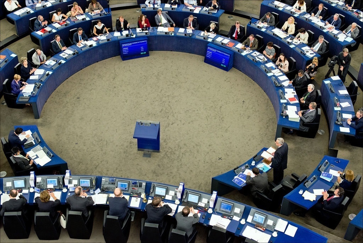 La UE presiona a Facebook, Google y Twitter para que adapten sus términos de usuario a la normativa europea