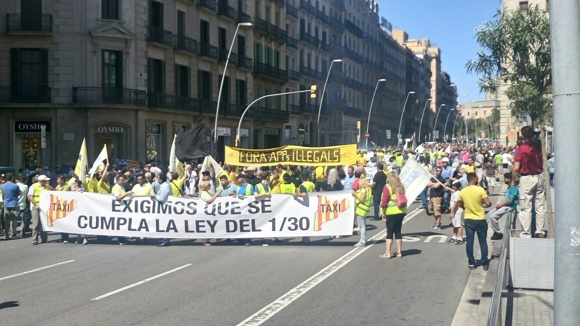 El sector del taxi convoca este jueves paros de 24 horas y una manifestación en Madrid contra las VTC
