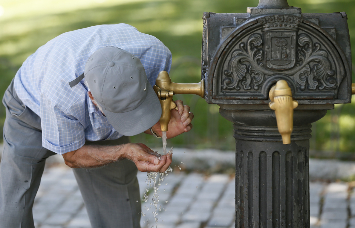 El precio del agua doméstica varía hasta el 256 % en España, según Facua
