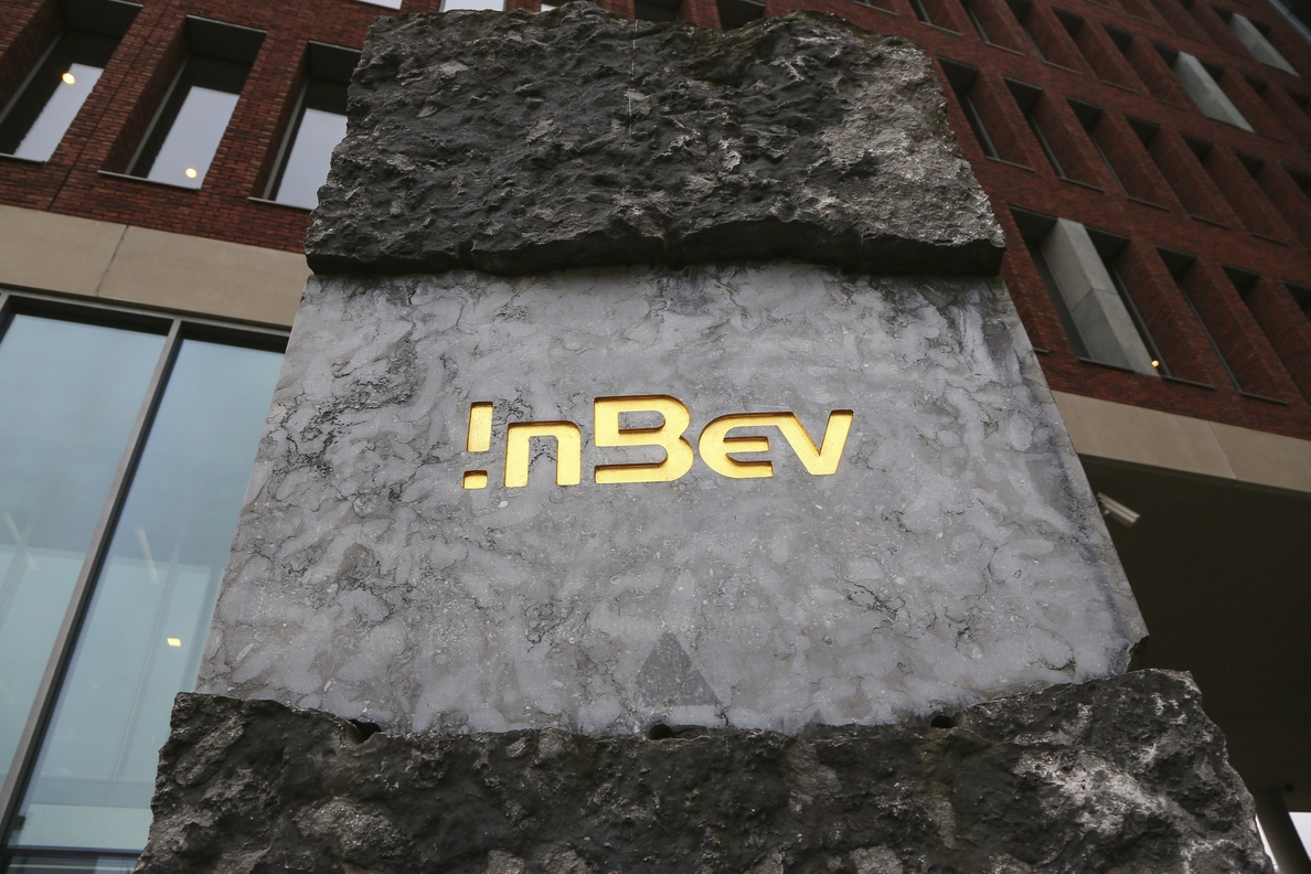 La cervecera AB Inbev multiplica su beneficio por 10, pese al retroceso en Brasil