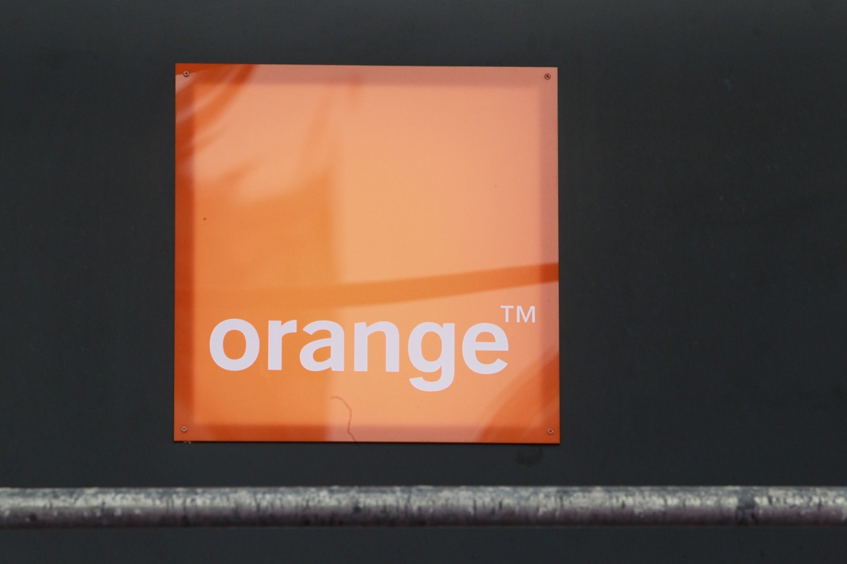 Orange factura un 8,7% más en España hasta junio