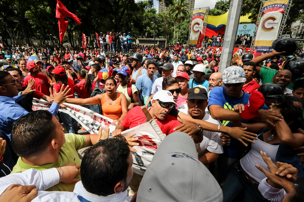La primera jornada de la huelga opositora en Venezuela deja dos muertos y 159 detenidos