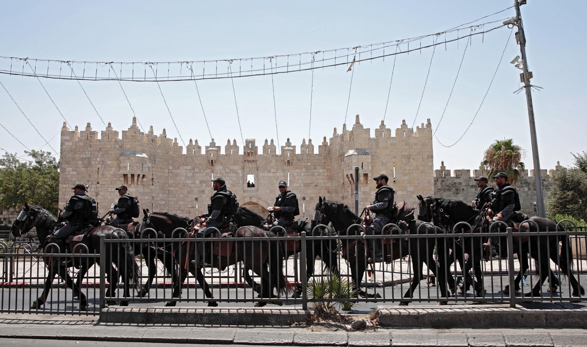 Altercados menores y alta tensión en el rezo musulmán en Jerusalén