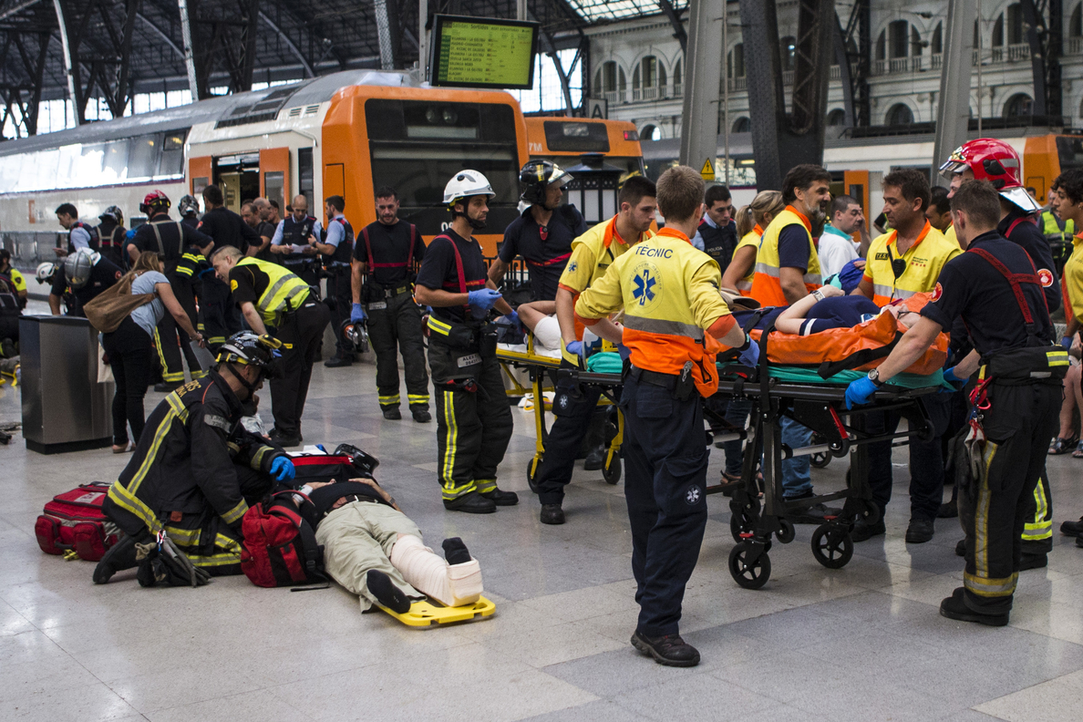 El accidente del tren en la estación de Francia de Barcelona causa 54 heridos, solo uno grave