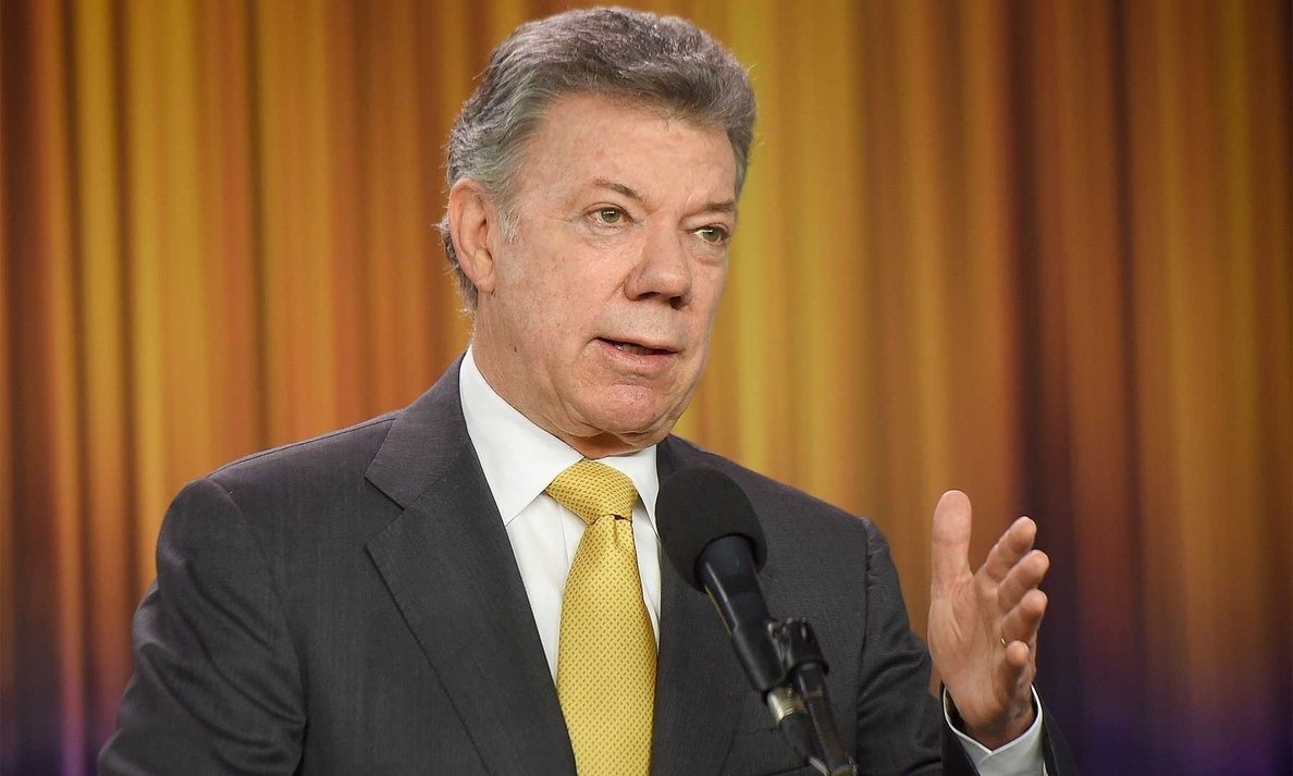 Santos pide a Pence que descarte una intervención militar en Venezuela