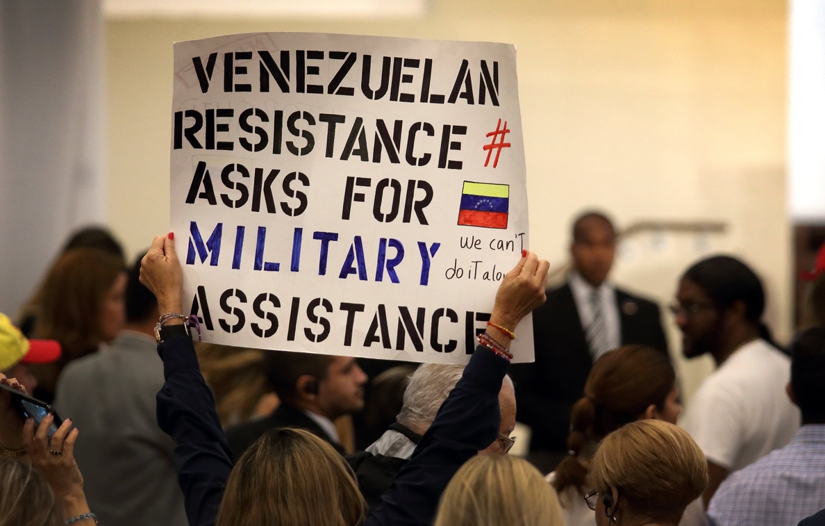 Pence promete al exilio de Miami que EEUU peleará para que Venezuela sea libre