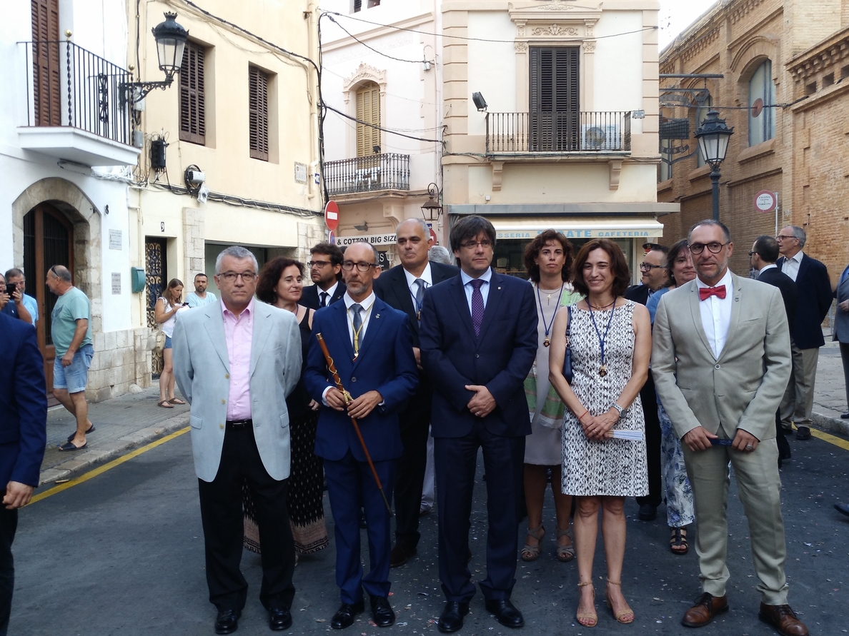 Puigdemont visita la Fiesta Mayor de Sitges entre muestras de apoyo
