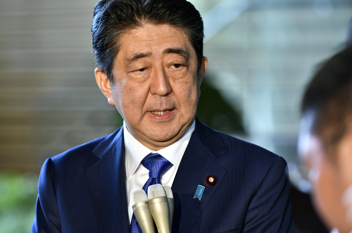 Abe planea convocar elecciones anticipadas en Japón en octubre, según medios