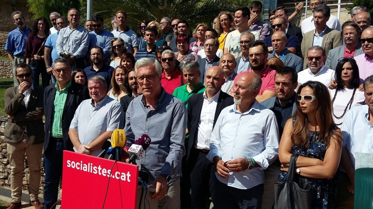 Un centenar de alcaldes y concejales del PSC se concentran en Tarragona contra las amenazas por el 1-O