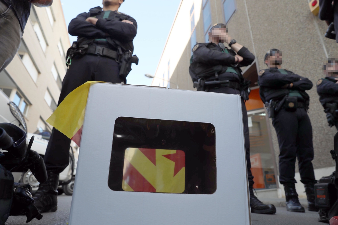La Guardia Civil interviene entre seis y nueve millones de papeletas para votar el 1-O