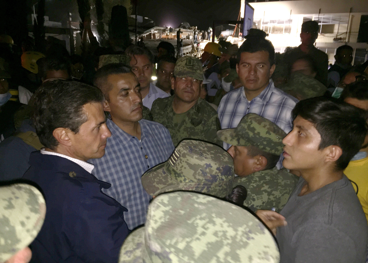 Peña Nieto pone como prioridad rescatar a las personas atrapadas tras el terremoto