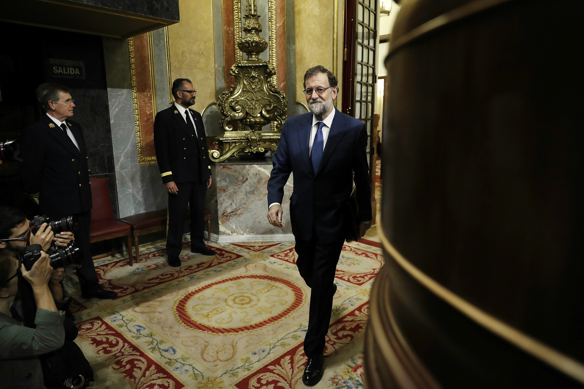 Rajoy cita hoy en Moncloa a Sánchez y Rivera ante la situación en Cataluña