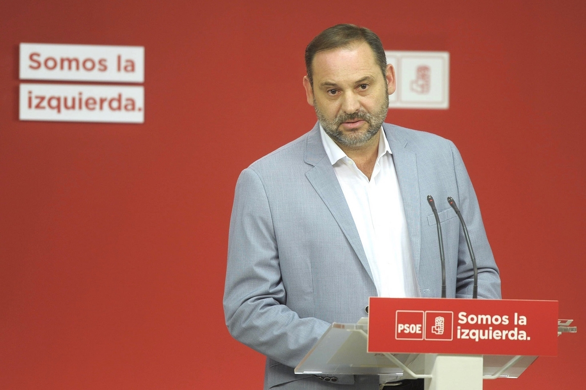Ábalos descarta un fotografía de Sánchez con Rajoy y Rivera contra el independentismo porque «no invita a sumar»