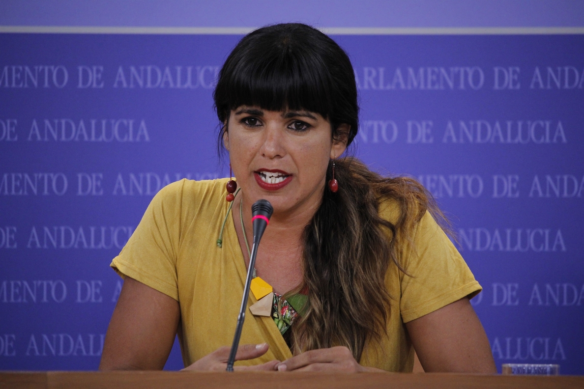Teresa Rodríguez acusa a Susana Díaz de «echar gasolina en incendios ajenos» y le afea que apoye a Rajoy