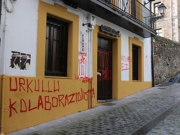 PNV denuncia pintadas de «colaboracionista» contra Urkullu en un batzoki