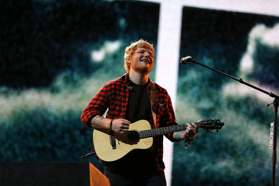 «Shape of you» de Ed Sheeran, canción más escuchada de la historia en Spotify