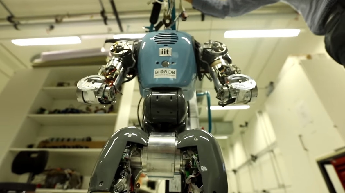Este robot humanoide bípedo con juntas elásticas es capaz de sostenerse si le empujan