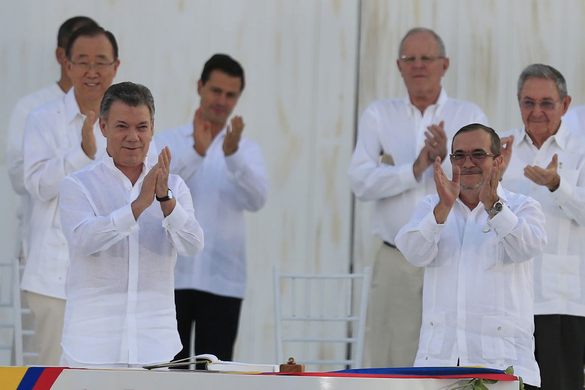 Timochenko pide a Santos que el Gobierno cumpla lo firmado en el acuerdo de paz