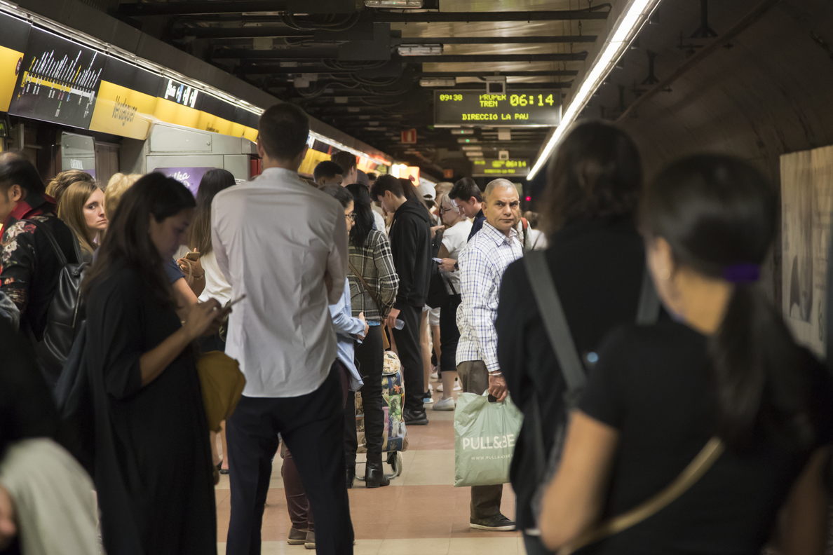 TMB: metro y autobuses de Barcelona funcionan por encima de servicios mínimos