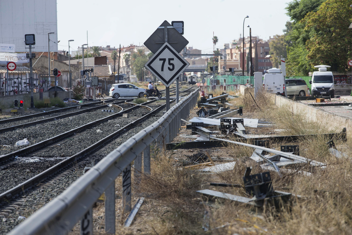 Continúa cerrado el tráfico ferroviario en Murcia por destrozos en las vías