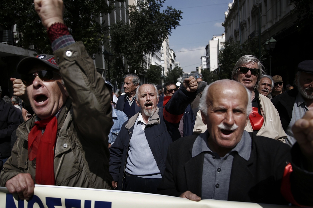 Anarquistas griegos irrumpen en la Embajada española en Atenas con panfletos independentistas