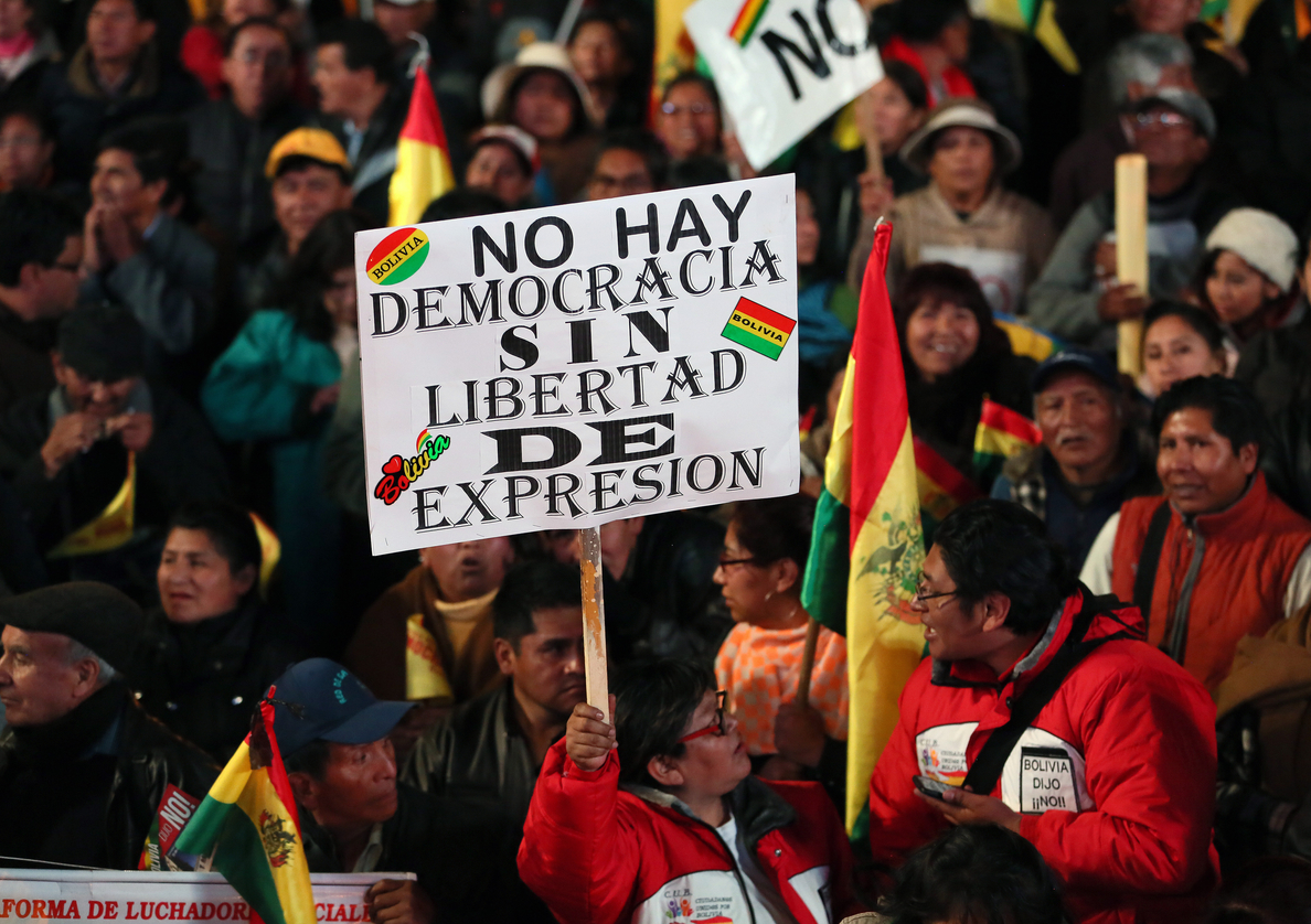 Miles de personas se movilizan en Bolivia para rechazar la reelección de Morales