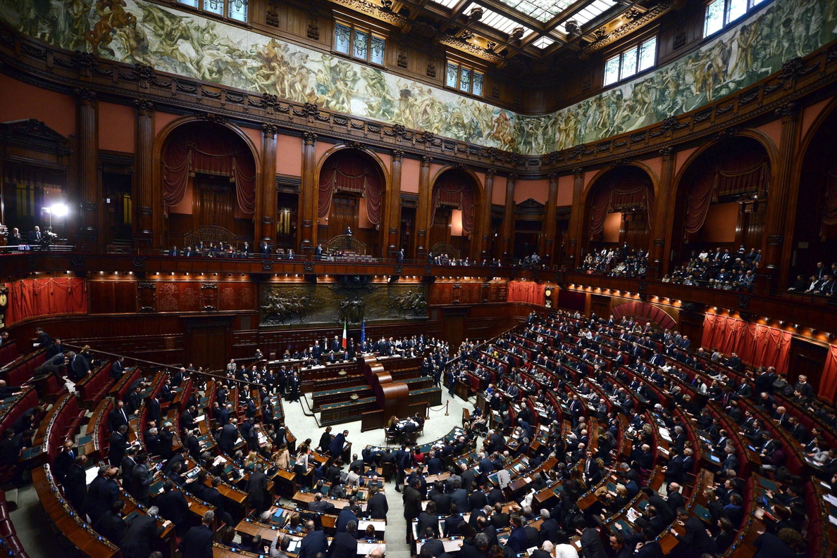 La Cámara de diputados de Italia prevé aprobar hoy la ley electoral entre protestas