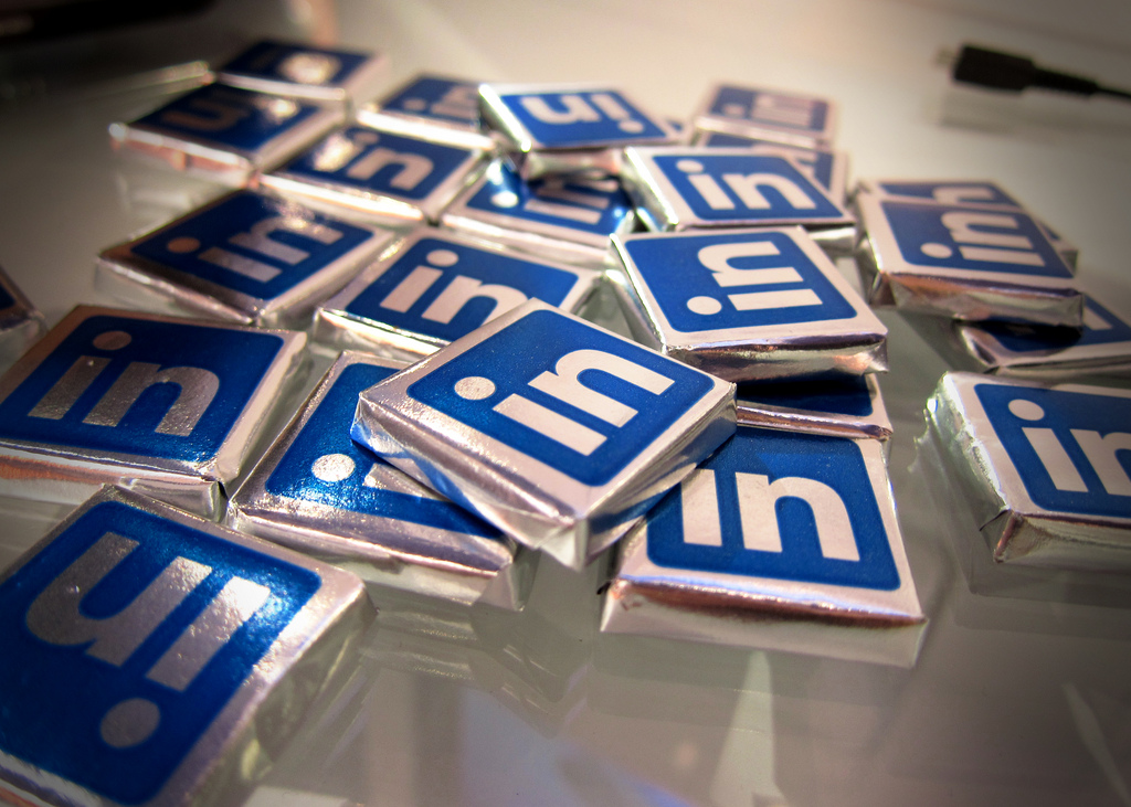 ¿Será LinkedIn la nueva víctima de Facebook? La red social prueba ya su espacio de información profesional