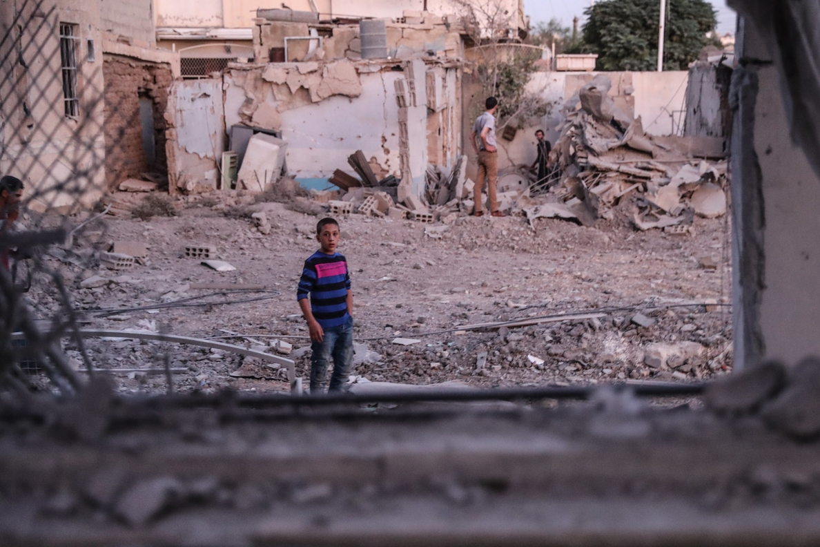 Las fuerzas del régimen sirio arrebatan al EI zonas entre Deir al Zur y Mayadín