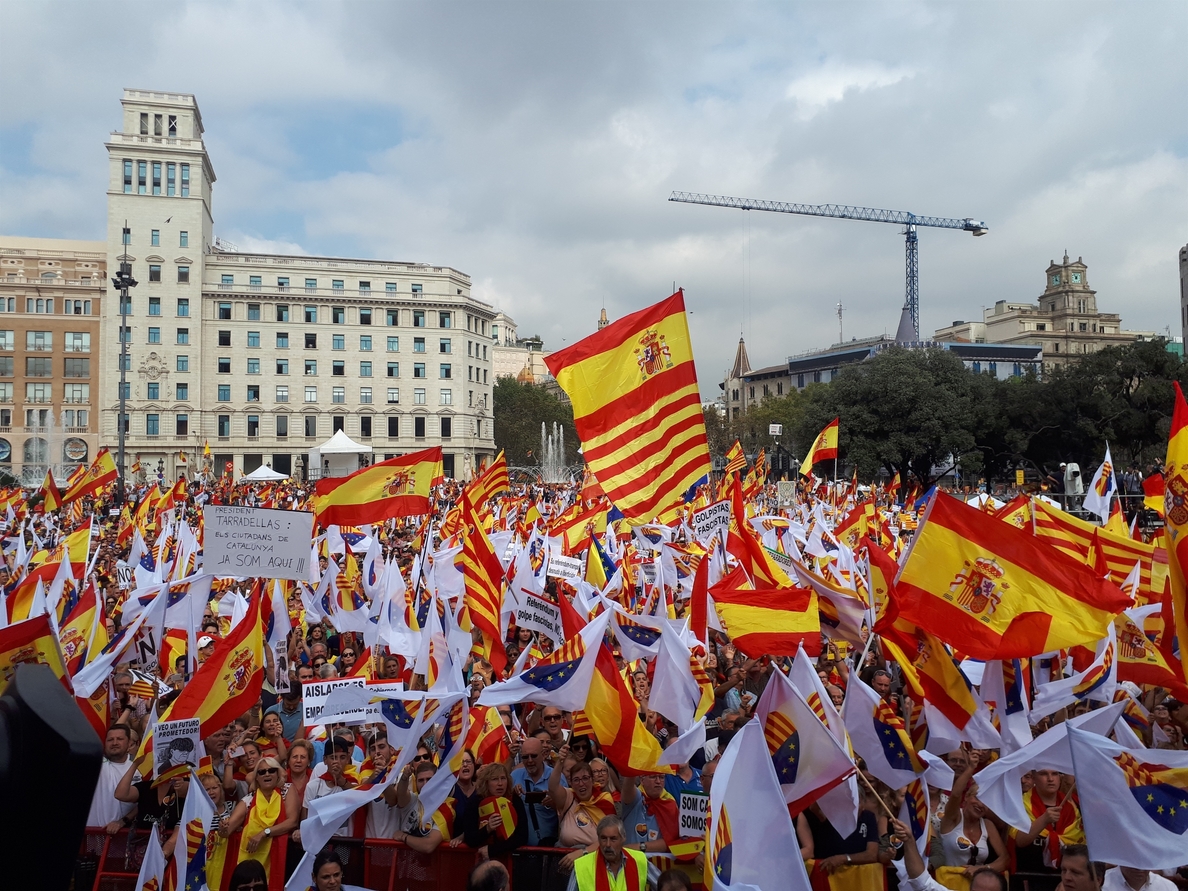 Entidades contrarias a la independencia convocan una concentración a las 20 en Barcelona