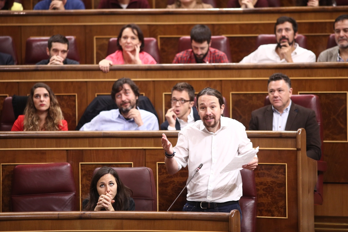Iglesias critica la «amenaza» la DUI y acusa tanto a Rajoy como a Puigdemont de «echar más leña al fuego»