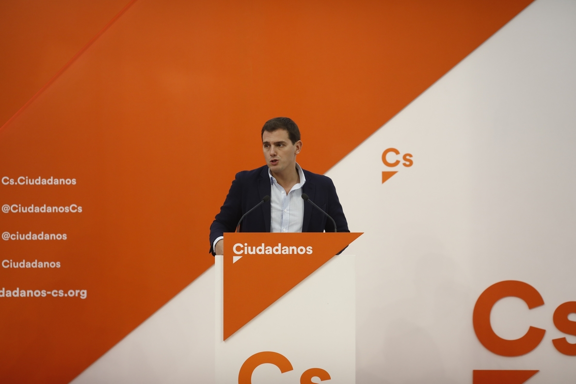 Rivera pide al Gobierno que no acepte el «chantaje» de Puigdemont y convoque elecciones en Cataluña