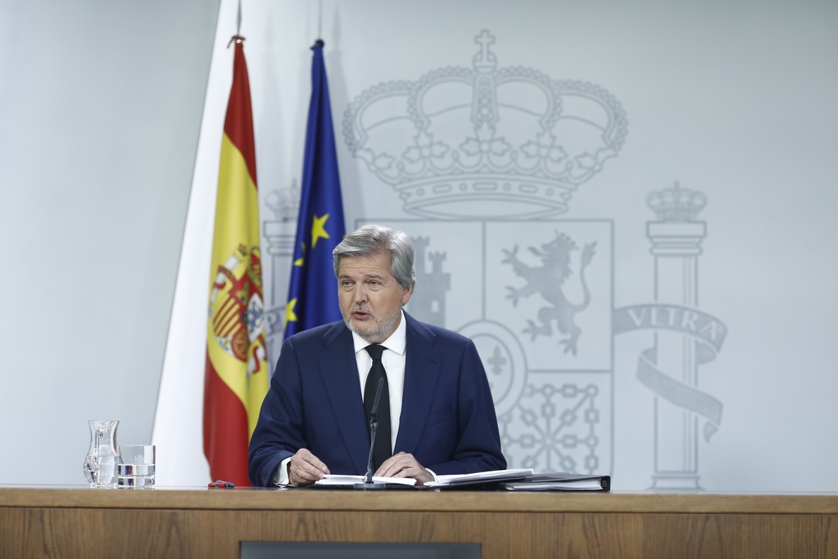 Méndez de Vigo: «El 155 servirá para garantizar la recuperación económica, que está seriamente en duda»