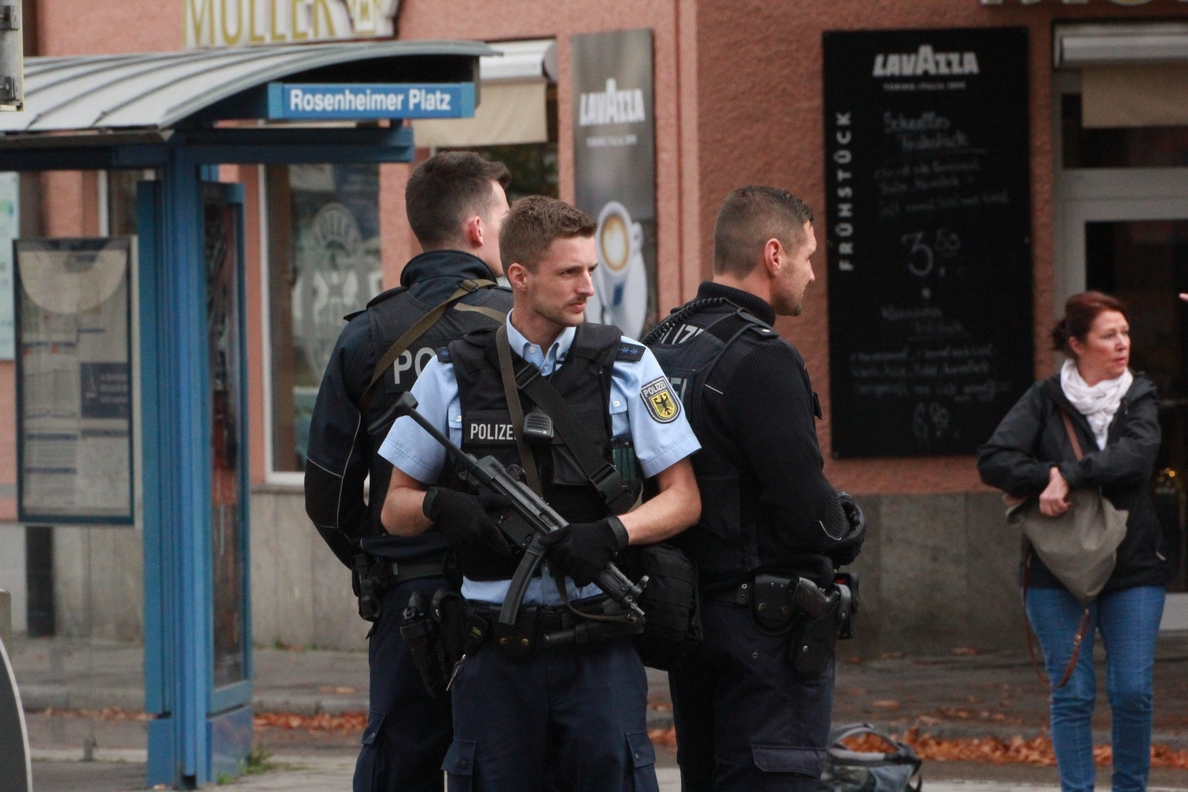 La policía alemana desactiva la alarma tras detener al autor de un ataque con cuchillo