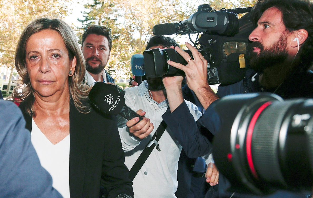 La tesorera del PP acude a declarar como investigada a los juzgados de Valencia