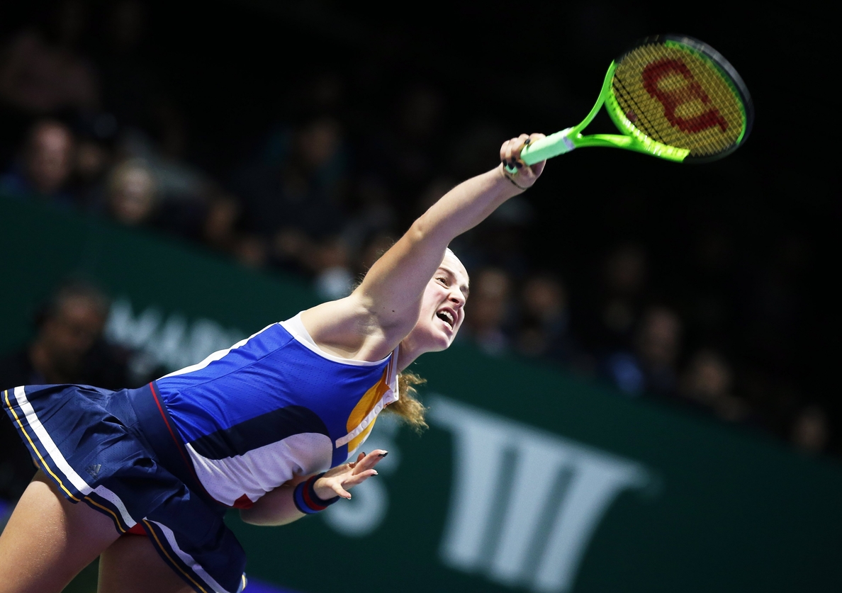 Venus Williams vence a Jelena Ostapenko en tres sets