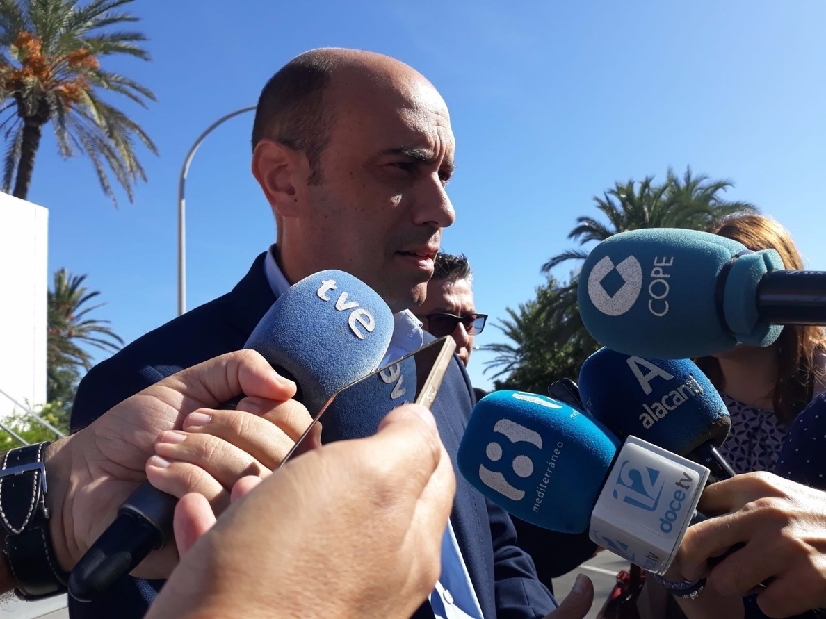 Compromís advierte de que el pacto en Alicante «no es un cheque en blanco» a Echávarri y Podem quiere que dimita