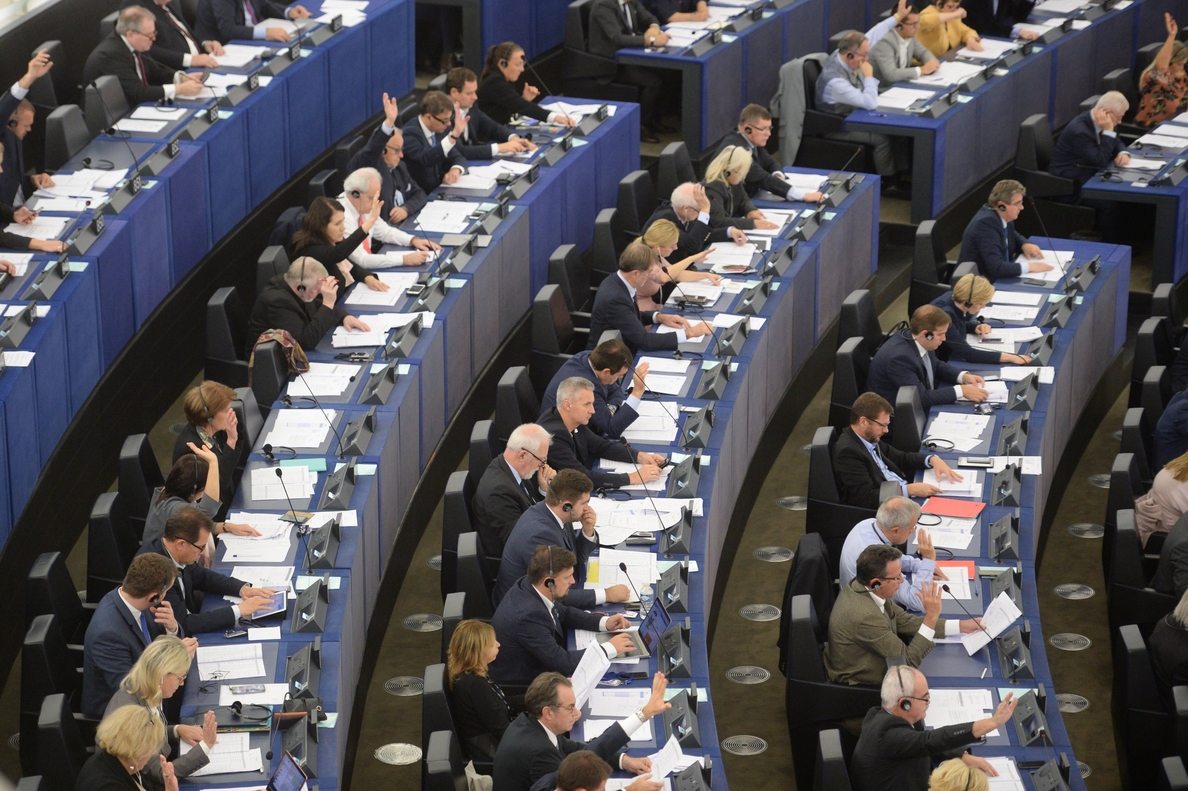 La Eurocámara pide elevar el presupuesto de la UE en 2018