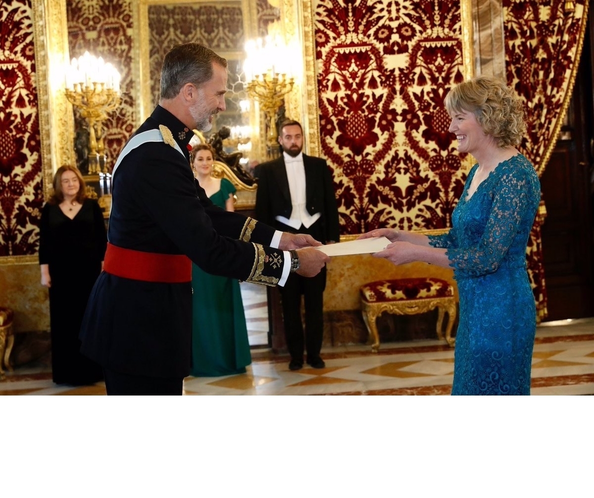 El Rey acredita a los nuevos embajadores de Luxemburgo, Irlanda, Finlandia, Suiza y Níger