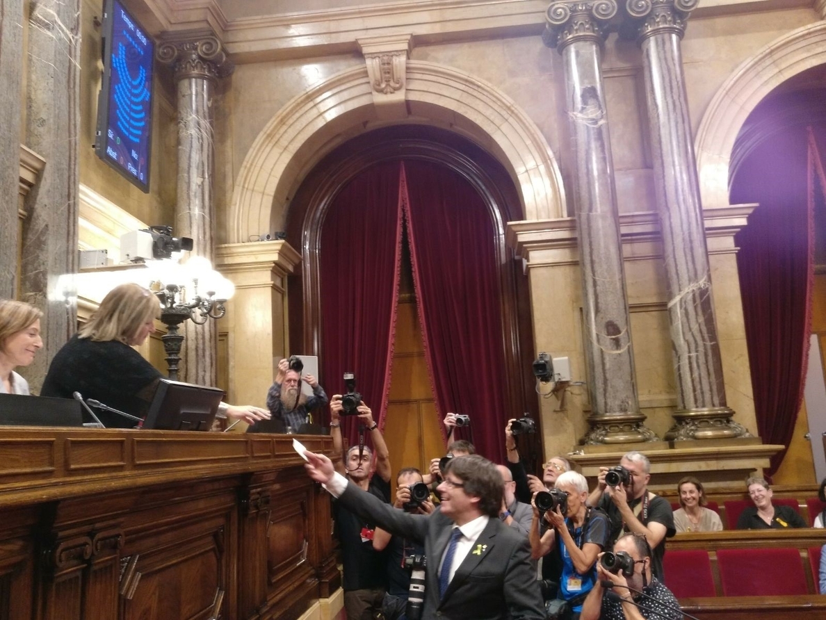El Parlament declara la independencia de la República de Cataluña