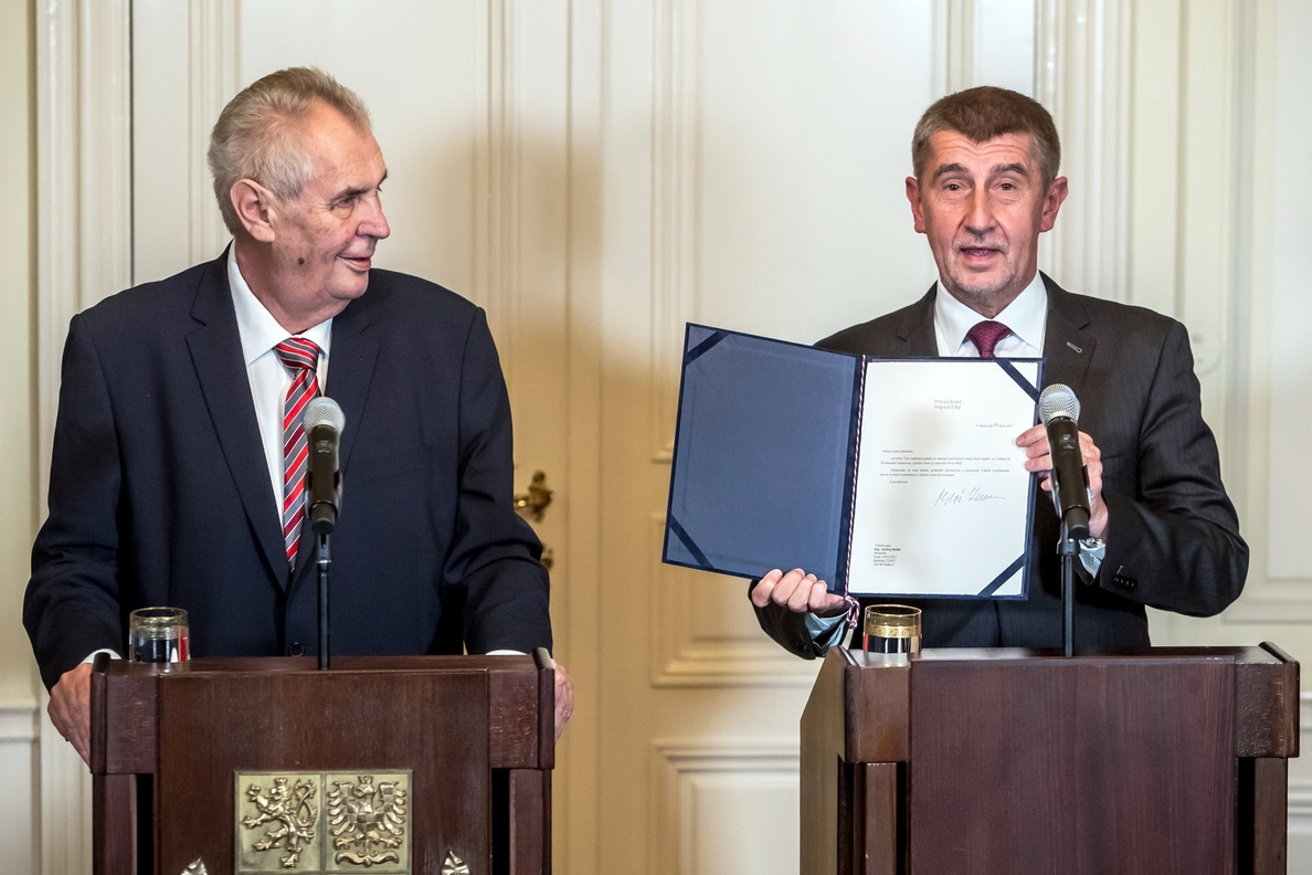 El populista Andrej Babis recibe el encargo de formar gobierno en la República Checa