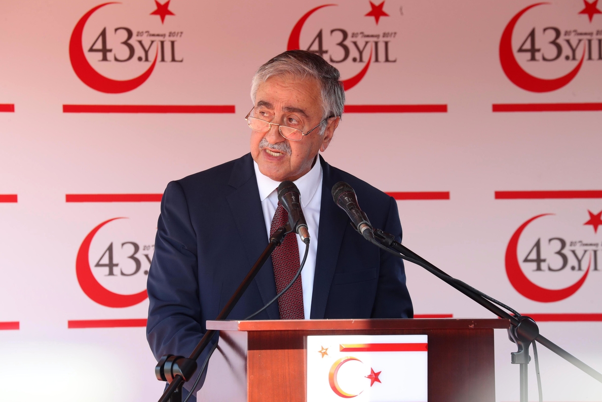 El líder turcochipriota pide «realismo» para reactivar el proceso de reunificación