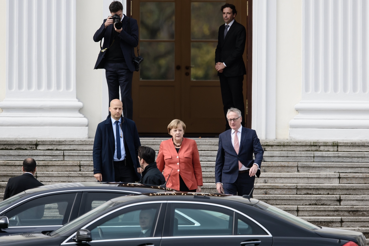 Merkel se reúne con el presidente alemán ante imposibilidad formar gobierno