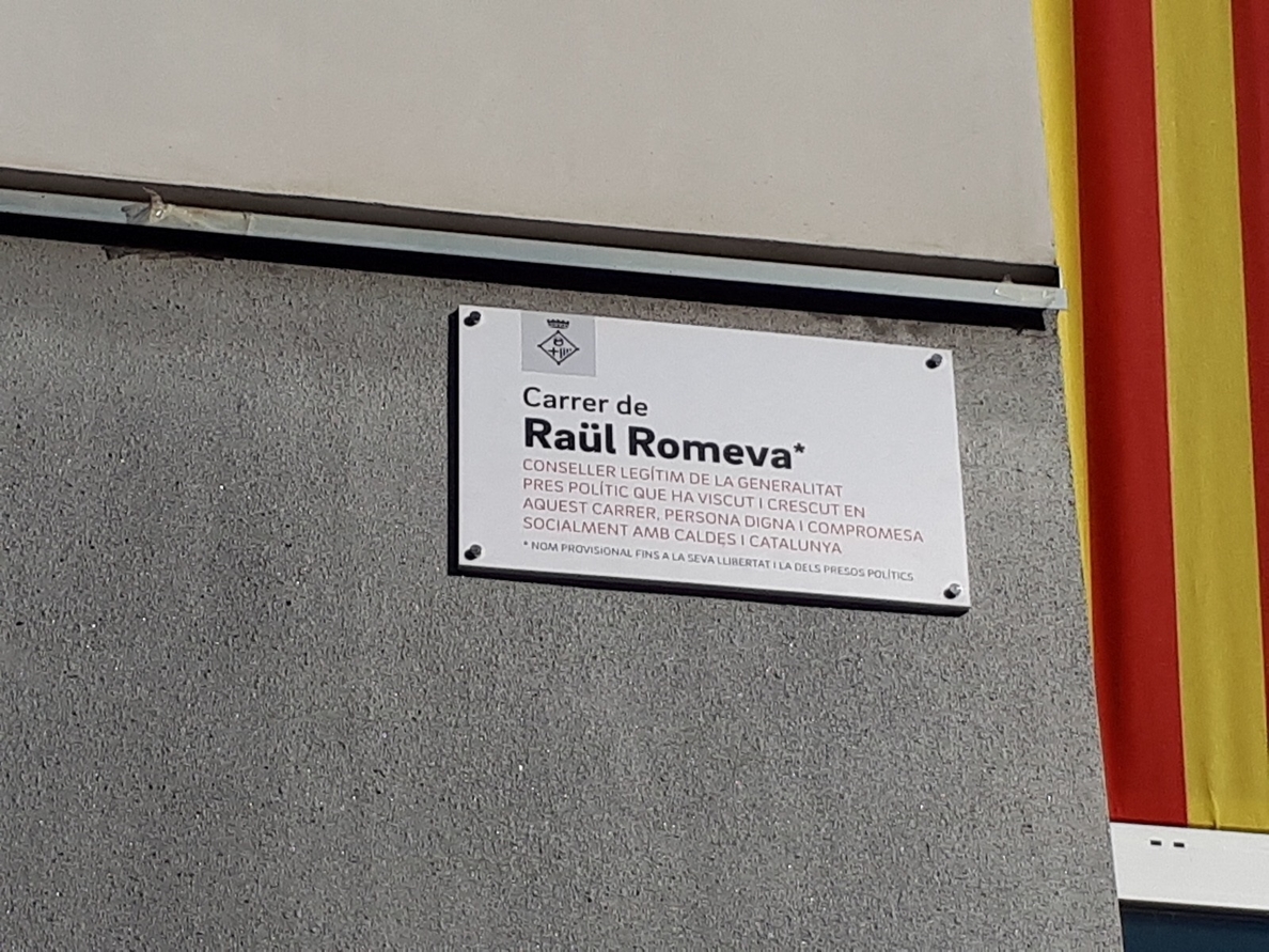 Un grupo de apoyo a Romeva rebautiza una calle de Caldes de Montbui con su nombre