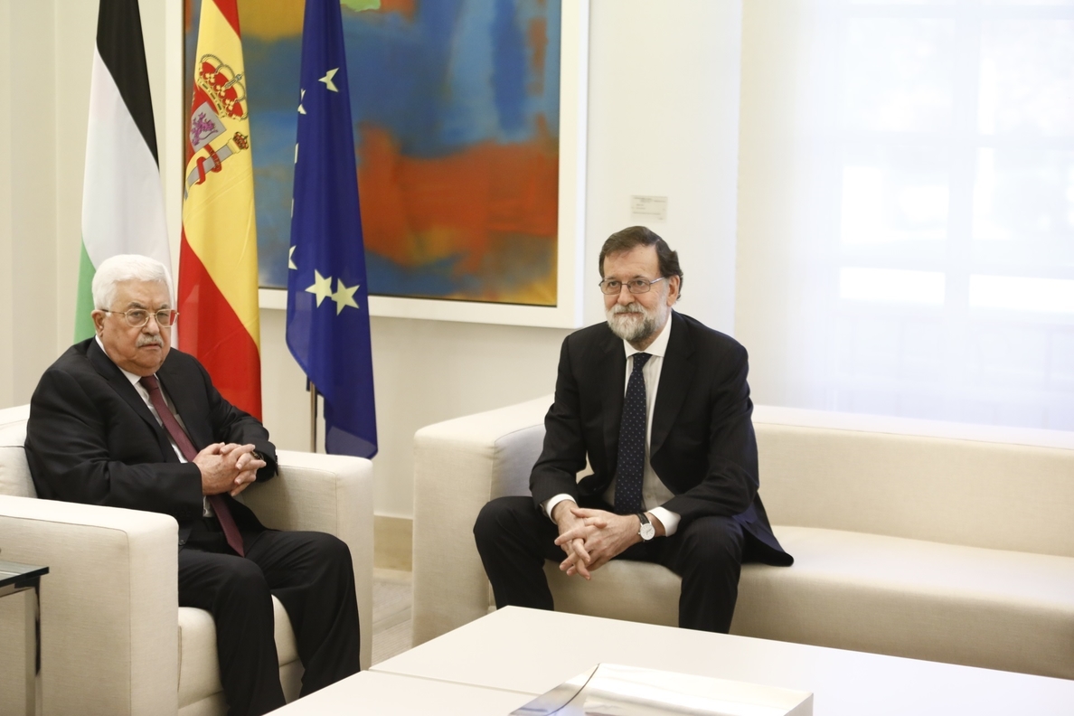 El presidente palestino expresa al Rey su apoyo «a la unidad del pueblo y el territorio de España»