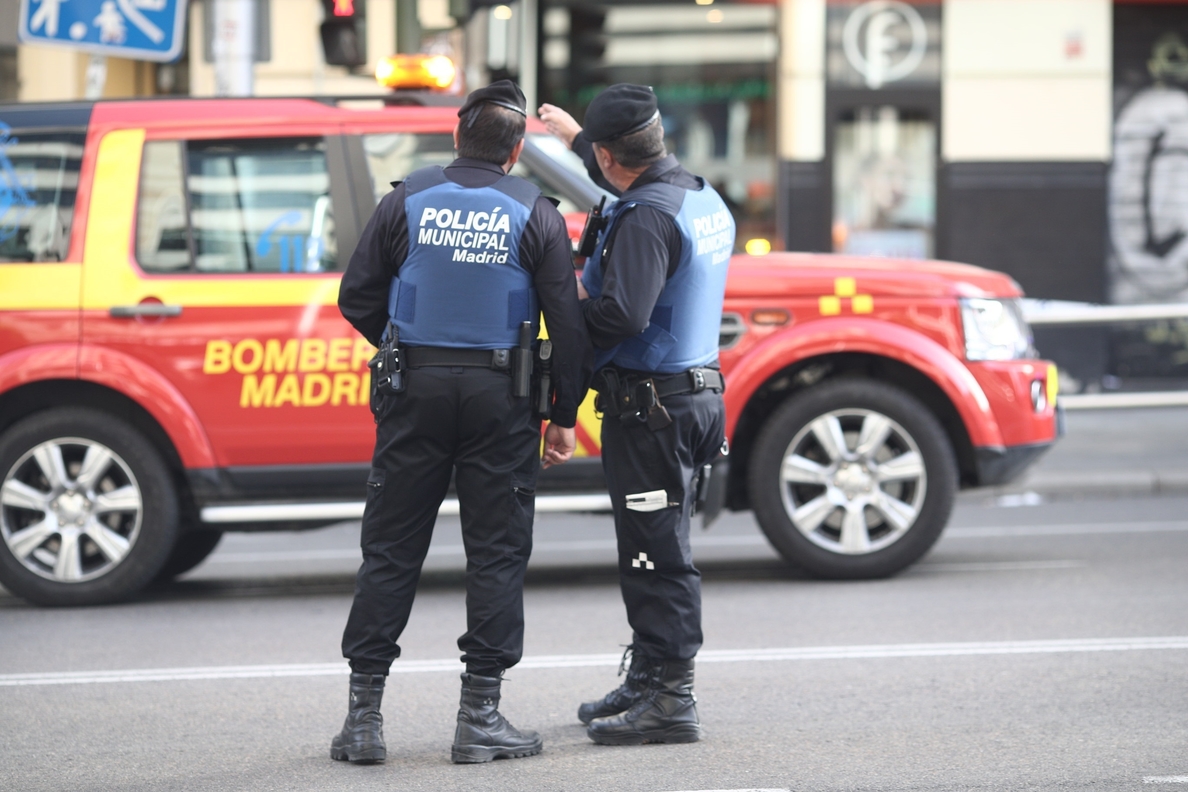 El Ayuntamiento de Madrid estudia inhabilitar a los policías que insultaron a Carmena y a inmigrantes