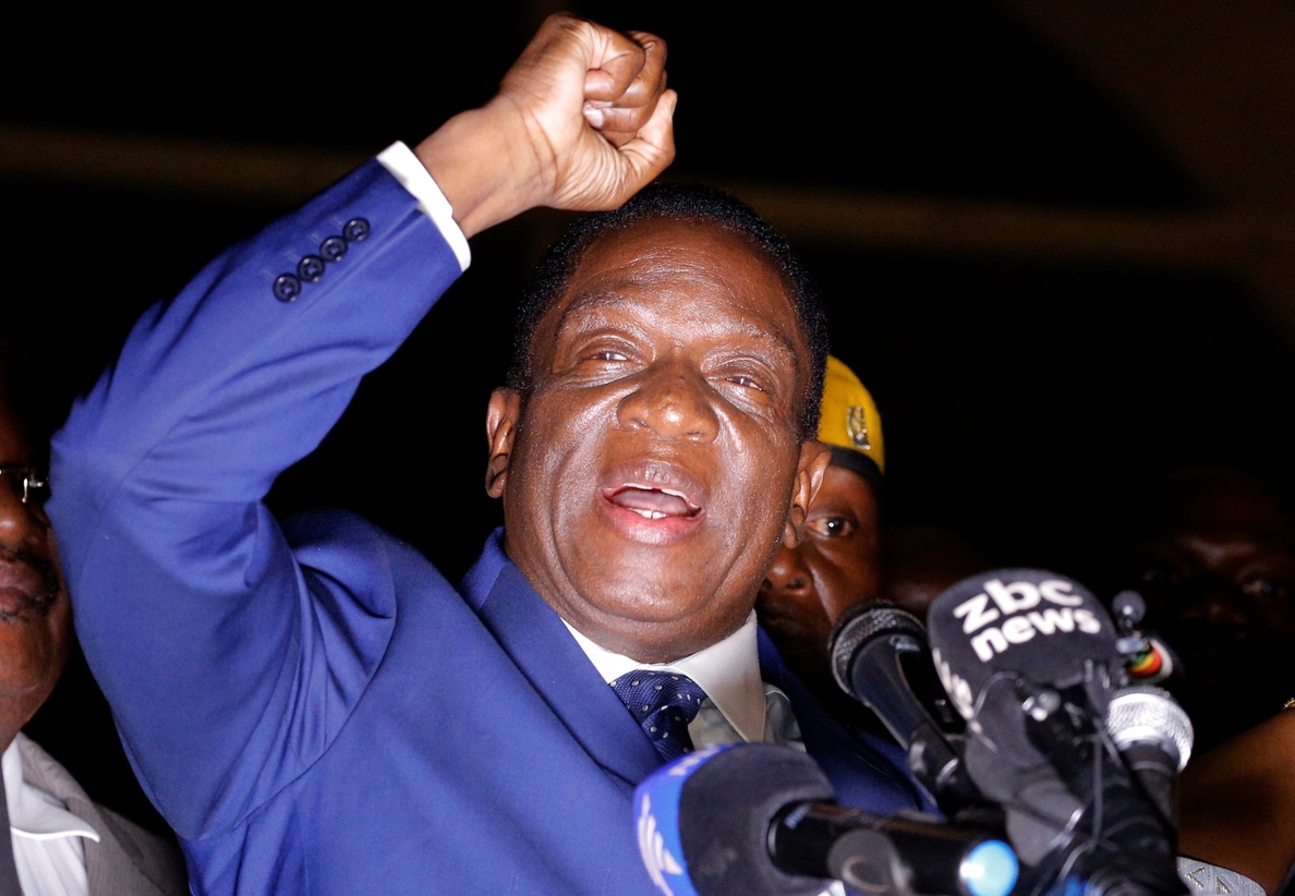 Emmerson Mnangagwa jura como presidente provisional de Zimbabue