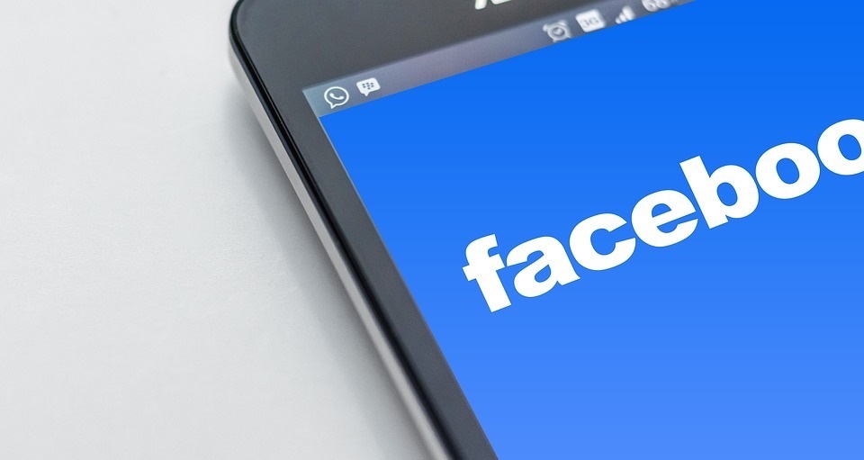 Facebook prueba un botón para mencionar de forma más directa a amigos en los comentarios de las publicaciones